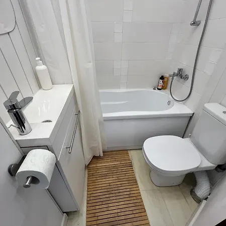 Lazynest - Charming Near Cismigiu Park Apartment