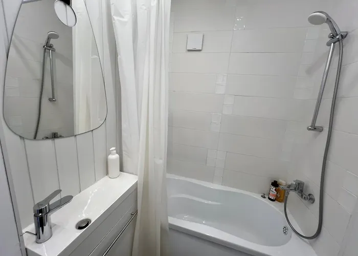 Lazynest - Charming Near Cismigiu Park Apartment Bukarest